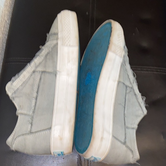 Nice pair of gym shoes - Picture 5 of 6